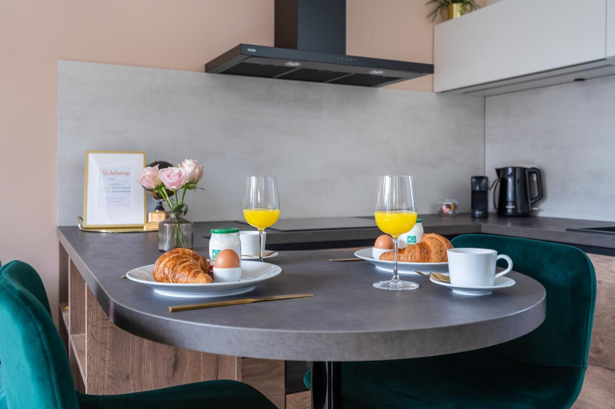 Luxury Fully Equipped Studio - Centrally Located Apartment Huizen Exterior photo